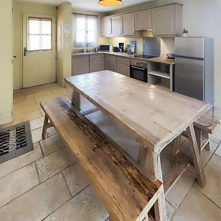 Сasa de vacaciones 2 Bedroom Amazing In Saint-laurent-de-la-ca