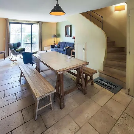 2 Bedroom Amazing In Saint-laurent-de-la-ca بيت للعطل